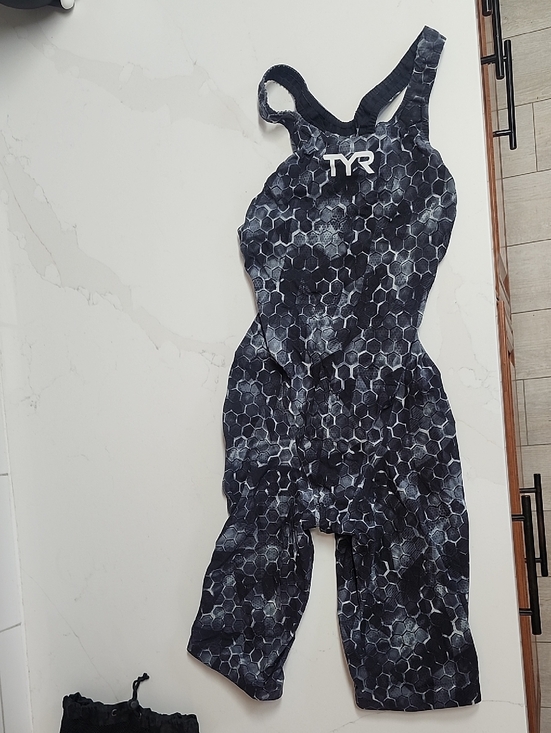 TYR Other - TYR Avictor 30 Black Hex-Pattern Tech Suit